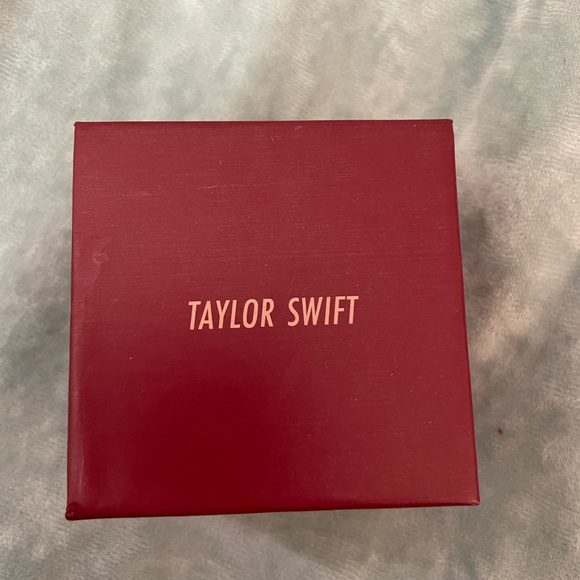 Taylor swift ring from Red album Taylor’s version - Picture 7 of 7